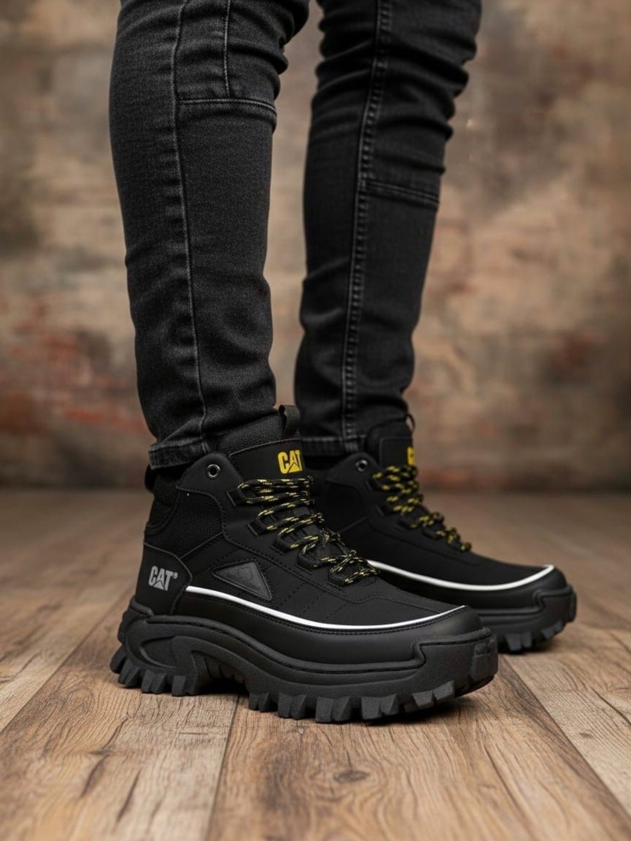 Caterpillar Tunder liviana para caballer